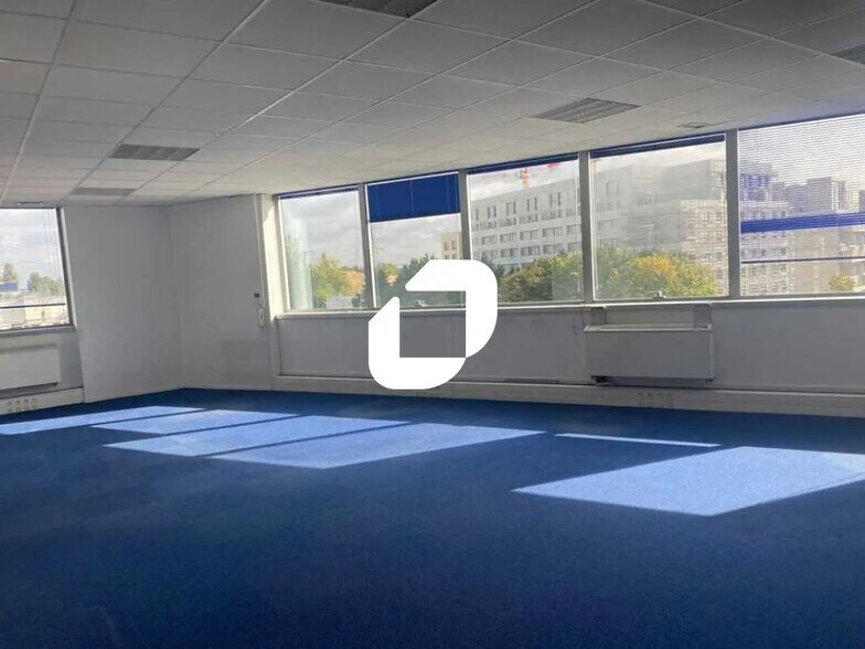 Office in Cergy to rent - Interior Photo - Image 3 of 16