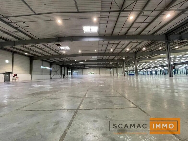 Industrial in Wissous to rent - Building Photo - Image 2 of 10