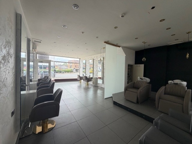 981 High Rd, London to rent - Interior Photo - Image 3 of 4