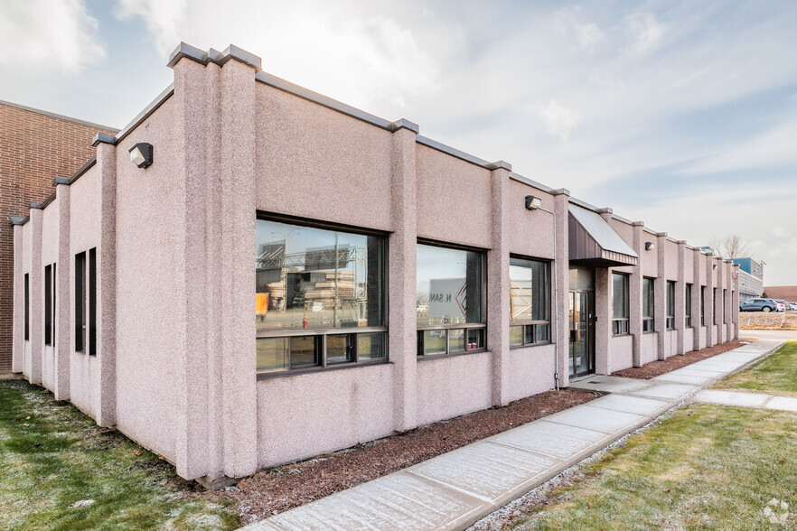 1400 Rte Transcanadienne, Dorval, QC for rent - Building Photo - Image 2 of 8