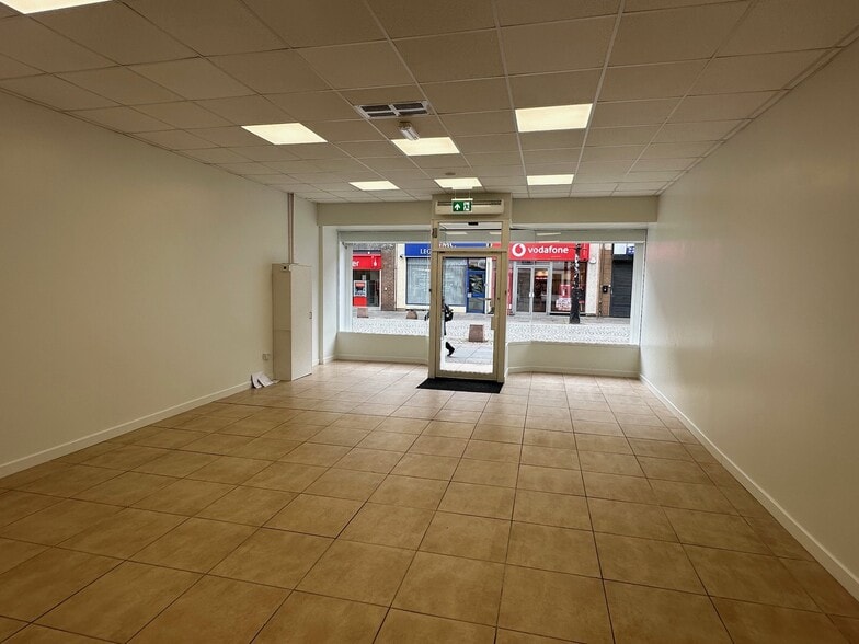 82 King St, Kilmarnock to rent - Building Photo - Image 2 of 9