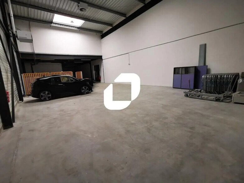 Office in Collégien to rent - Interior Photo - Image 1 of 5