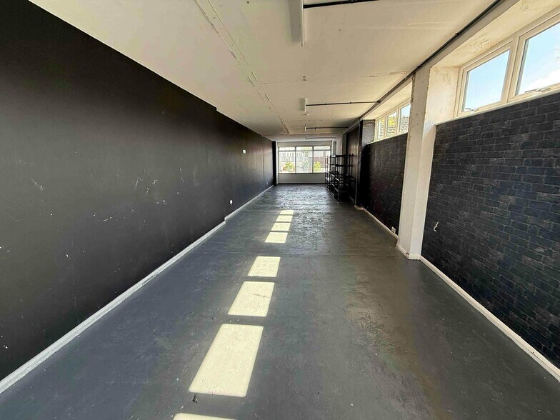 16 High St, Crewe to rent - Interior Photo - Image 2 of 5