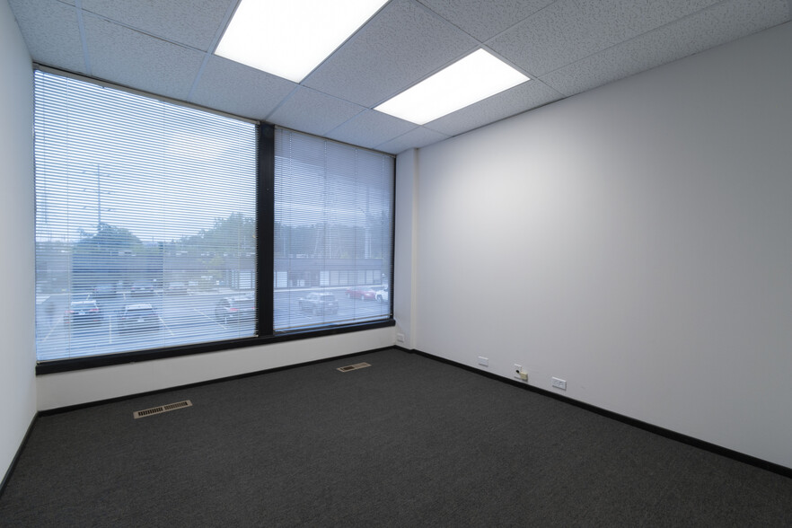 540-550 W Frontage Rd, Northfield, IL for rent - Interior Photo - Image 3 of 8