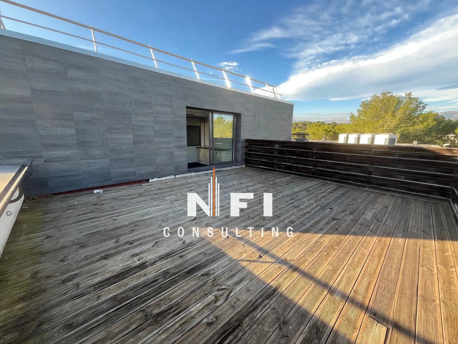 Office in Valbonne to rent Interior Photo- Image 1 of 10