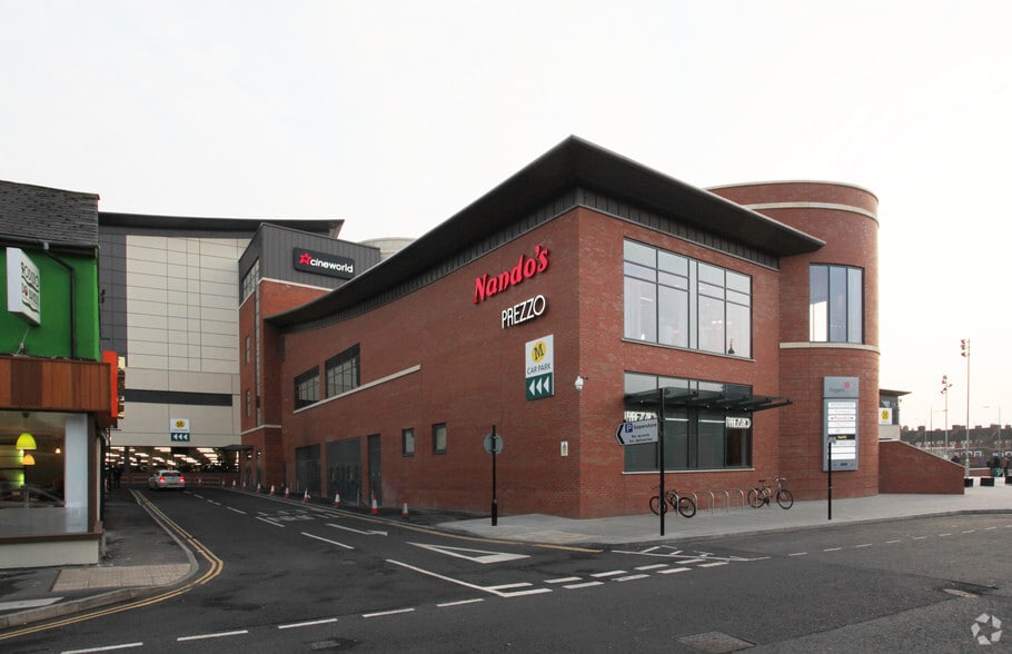 Regent Circ, Swindon to rent - Building Photo - Image 2 of 8