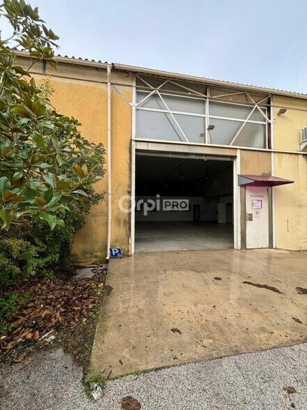 Industrial in La Seyne-sur-Mer to rent - Building Photo - Image 1 of 8