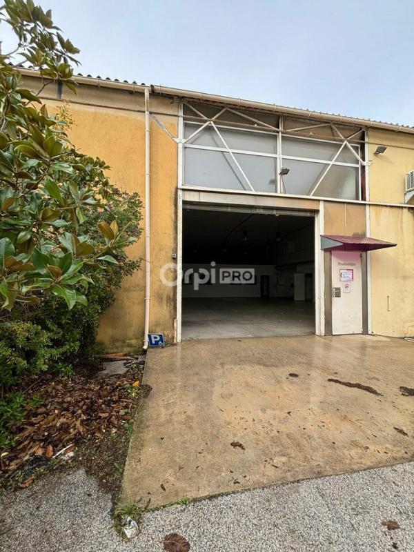 Industrial in La Seyne-sur-Mer to rent Building Photo- Image 1 of 9