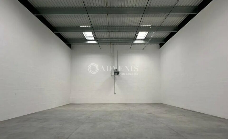 Light Industrial in Corbeil-Essonnes to rent - Interior Photo - Image 3 of 5