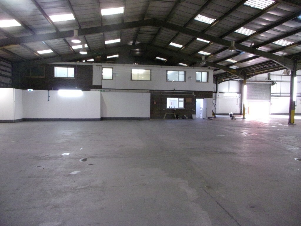 Towers Rd, Grays, ESS RM17 6FF - Unit I & J - - Interior Photo - Image 2 of 5