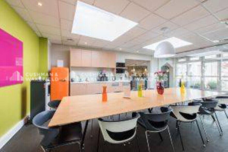 60 Avenue Charles De Gaulle, Neuilly-sur-Seine to rent - Building Photo - Image 2 of 14