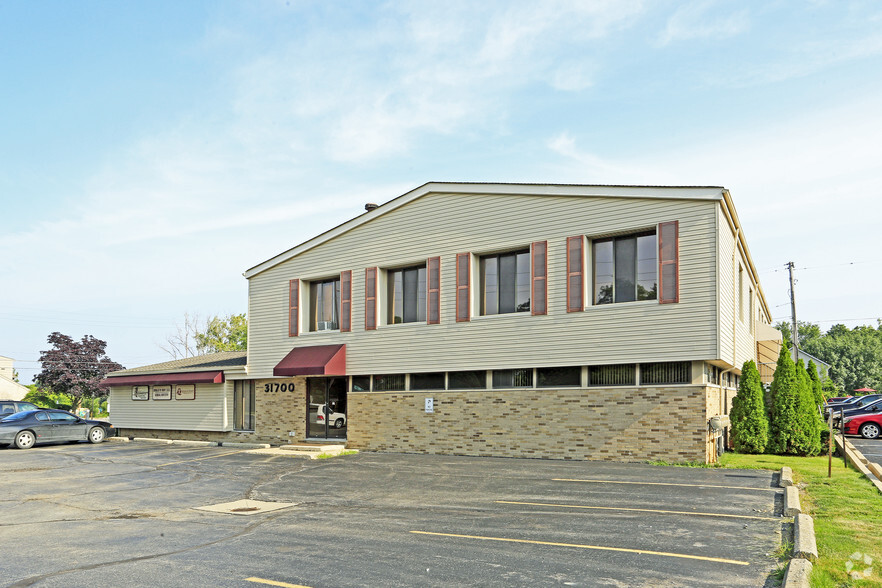 31700 W 12 Mile Rd, Farmington Hills, MI for rent - Building Photo - Image 1 of 9