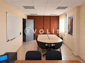 12 Rue De La Pierre Millière, Saint-Quentin-Fallavier for sale Interior Photo- Image 2 of 10