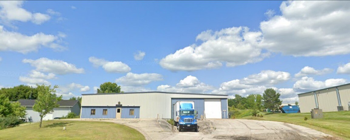 1076 Western Dr, Hartford, WI for sale Building Photo- Image 1 of 1