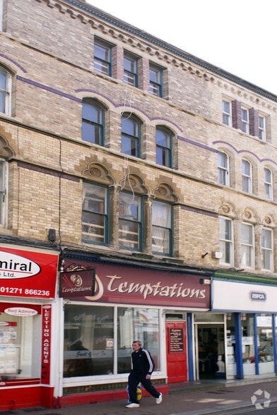 111 High St, Ilfracombe for sale - Primary Photo - Image 1 of 24