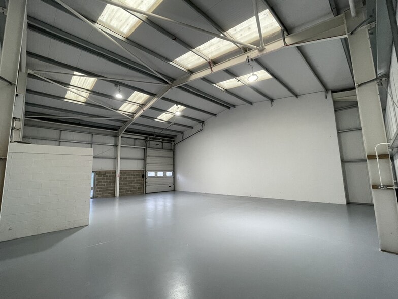 Station Rd W, Aldershot to rent - Interior Photo - Image 2 of 2