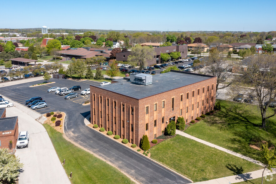 2363 S 102nd St, West Allis, WI for sale - Building Photo - Image 2 of 11