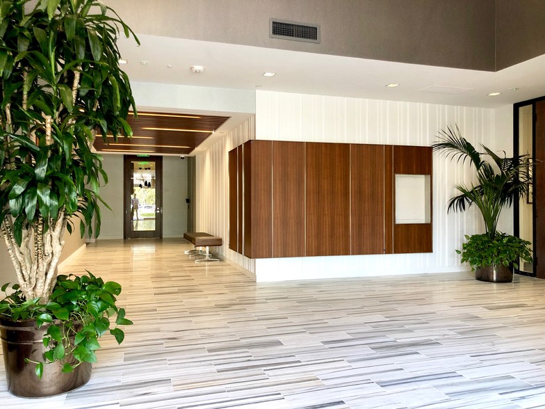 2415 Campus Dr, Irvine, CA for rent - Lobby - Image 3 of 8