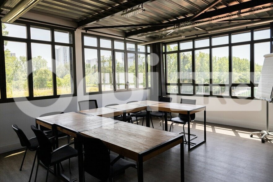Office in Verrières-le-Buisson to rent - Interior Photo - Image 2 of 9