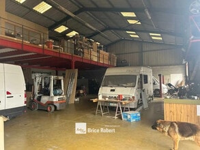 Light Industrial in Marcilly-d'Azergues for sale Interior Photo- Image 1 of 3