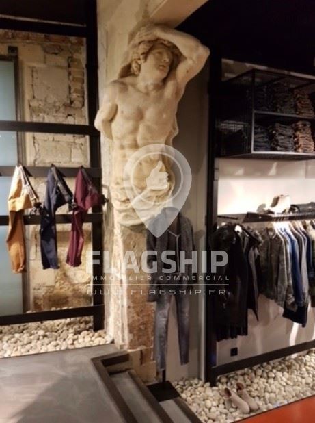 Retail in Avignon for sale Building Photo- Image 1 of 4