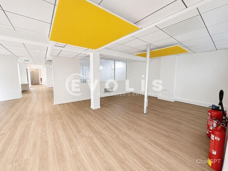 Office in Montrouge to rent - Interior Photo - Image 2 of 11