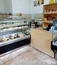 Retail in Madrid, Madrid to rent Interior Photo- Image 2 of 6