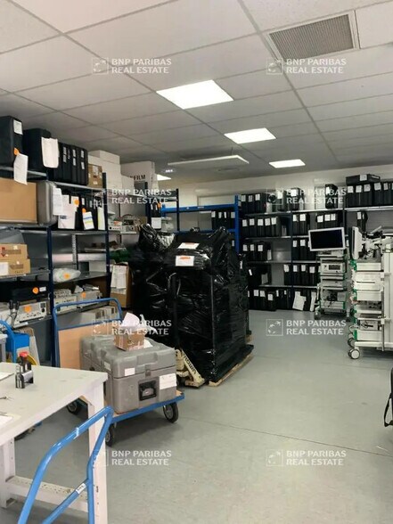 43 Avenue Des 3 Peuples, Montigny-le-Bretonneux to rent - Interior Photo - Image 2 of 7