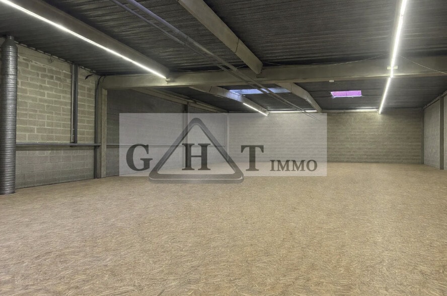 Industrial in Villeneuve-la-Garenne to rent - Building Photo - Image 3 of 7