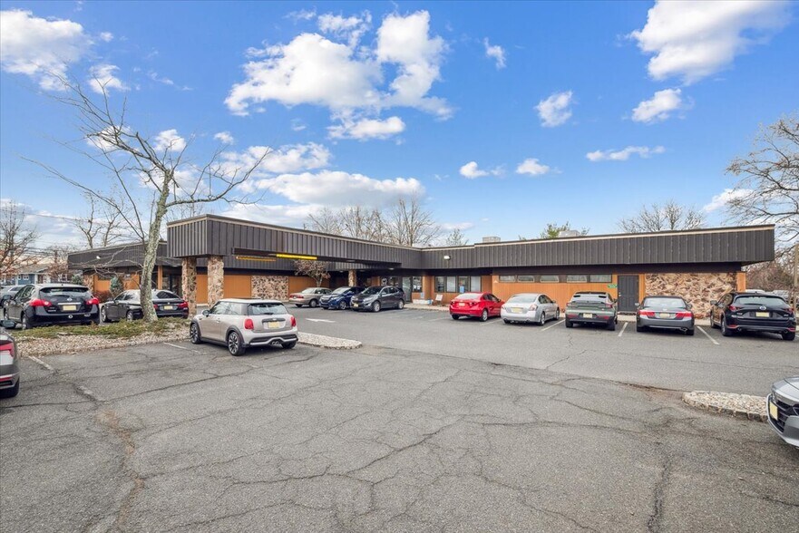 215 Union Ave, Bridgewater, NJ for sale - Building Photo - Image 2 of 24