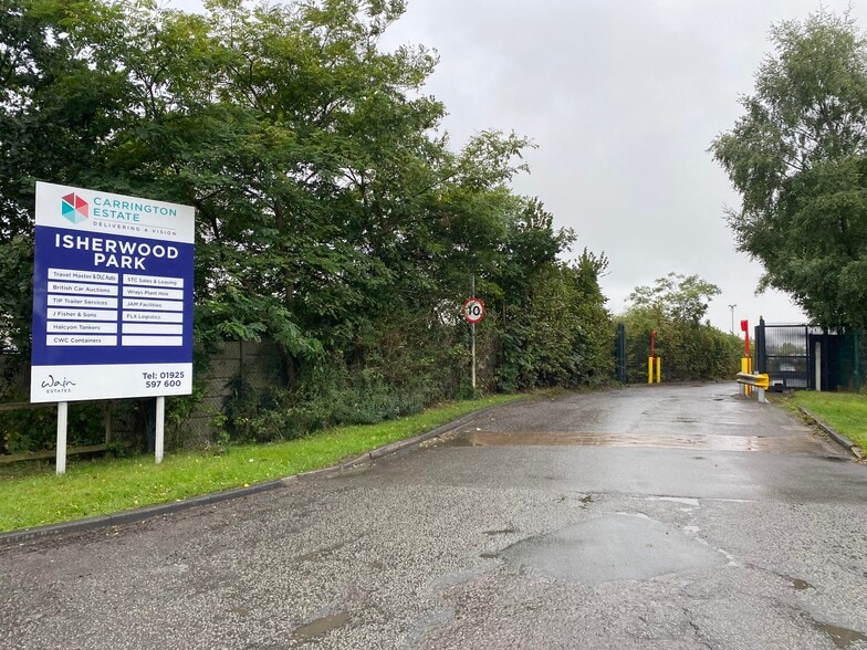 Isherwood Park, Manchester to rent - Building Photo - Image 2 of 6