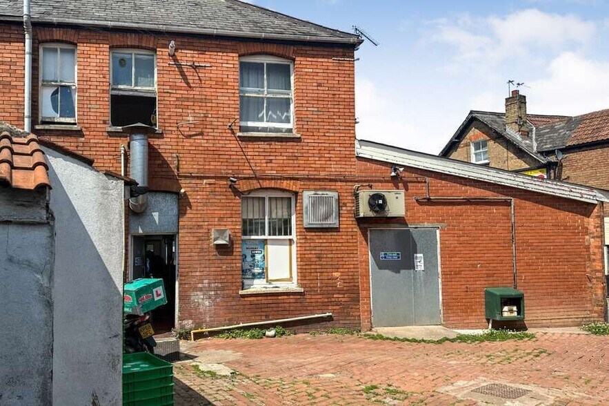 144 East Reach, Taunton for sale - Building Photo - Image 3 of 10