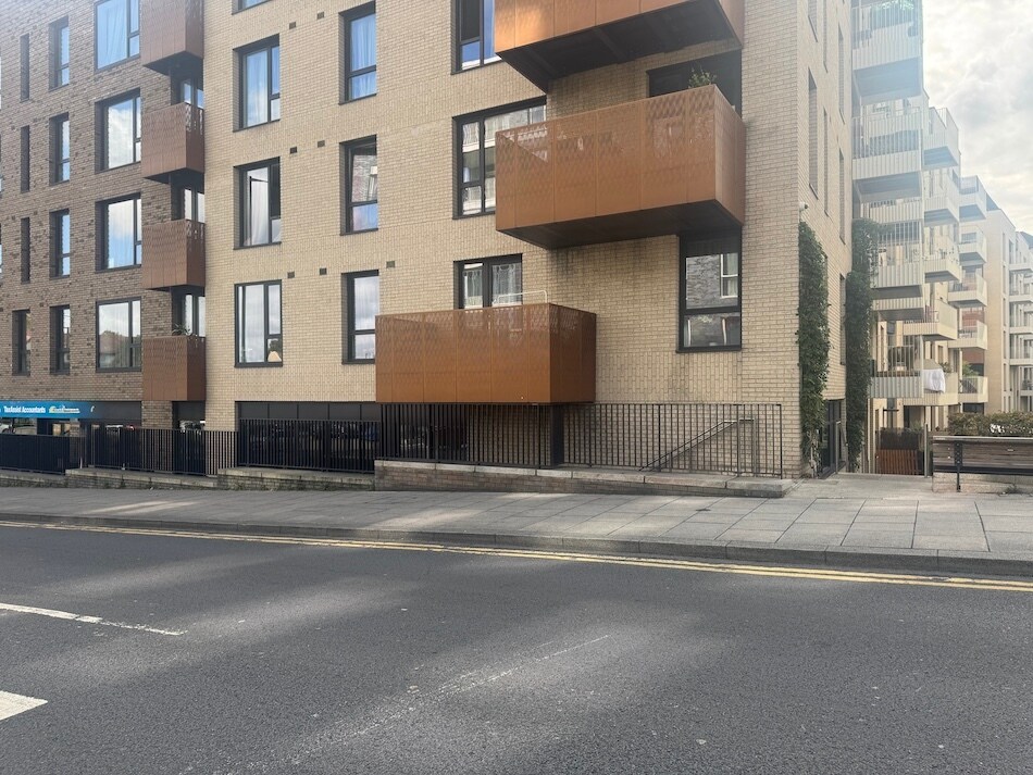 32 Penny Brookes Street, London to rent Building Photo- Image 1 of 12