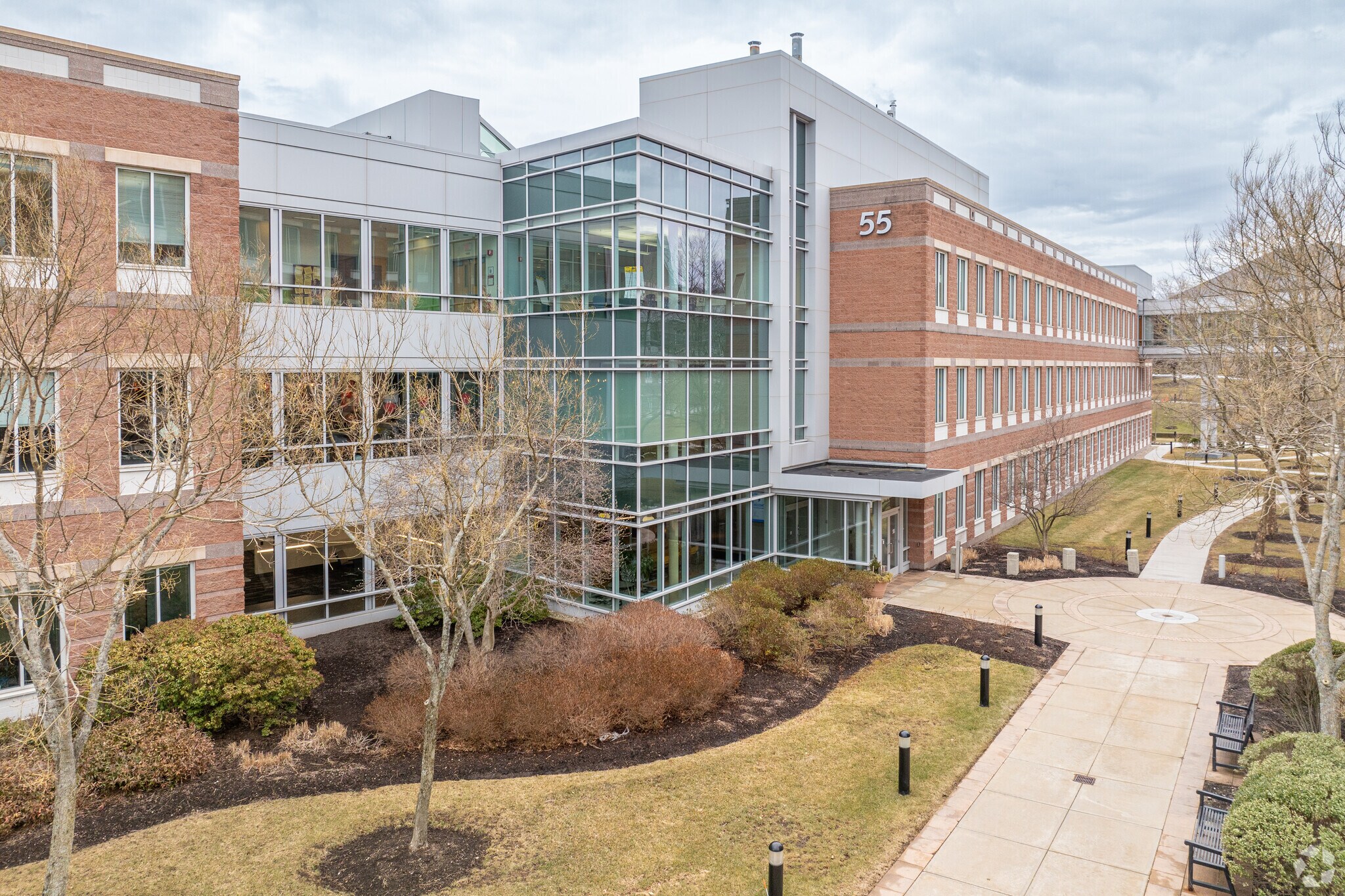 55 Blue Sky Dr, Burlington, MA to rent Primary Photo- Image 1 of 6