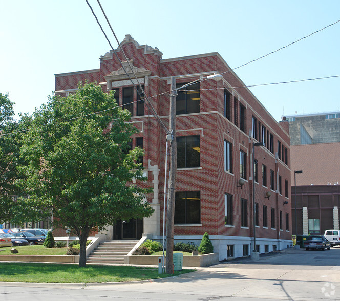 415 SW 8th St, Topeka, KS for rent - Primary Photo - Image 1 of 2