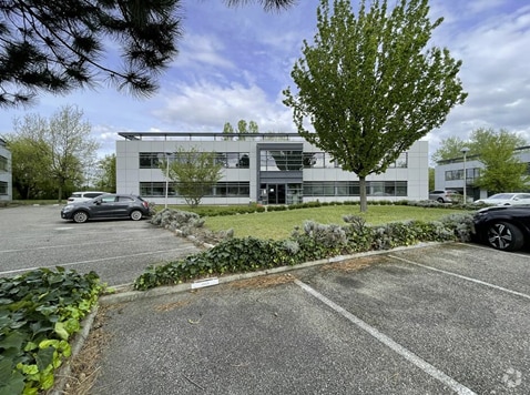 Office in Saint-Priest to rent - Building Photo - Image 3 of 7