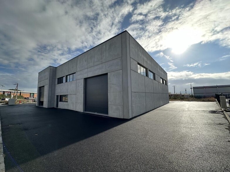 Light Industrial in Puget-sur-Argens for sale - Building Photo - Image 1 of 9