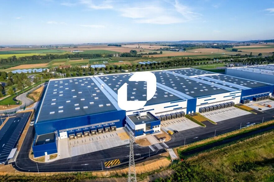 Industrial in Villenoy to rent - Aerial - Image 3 of 14