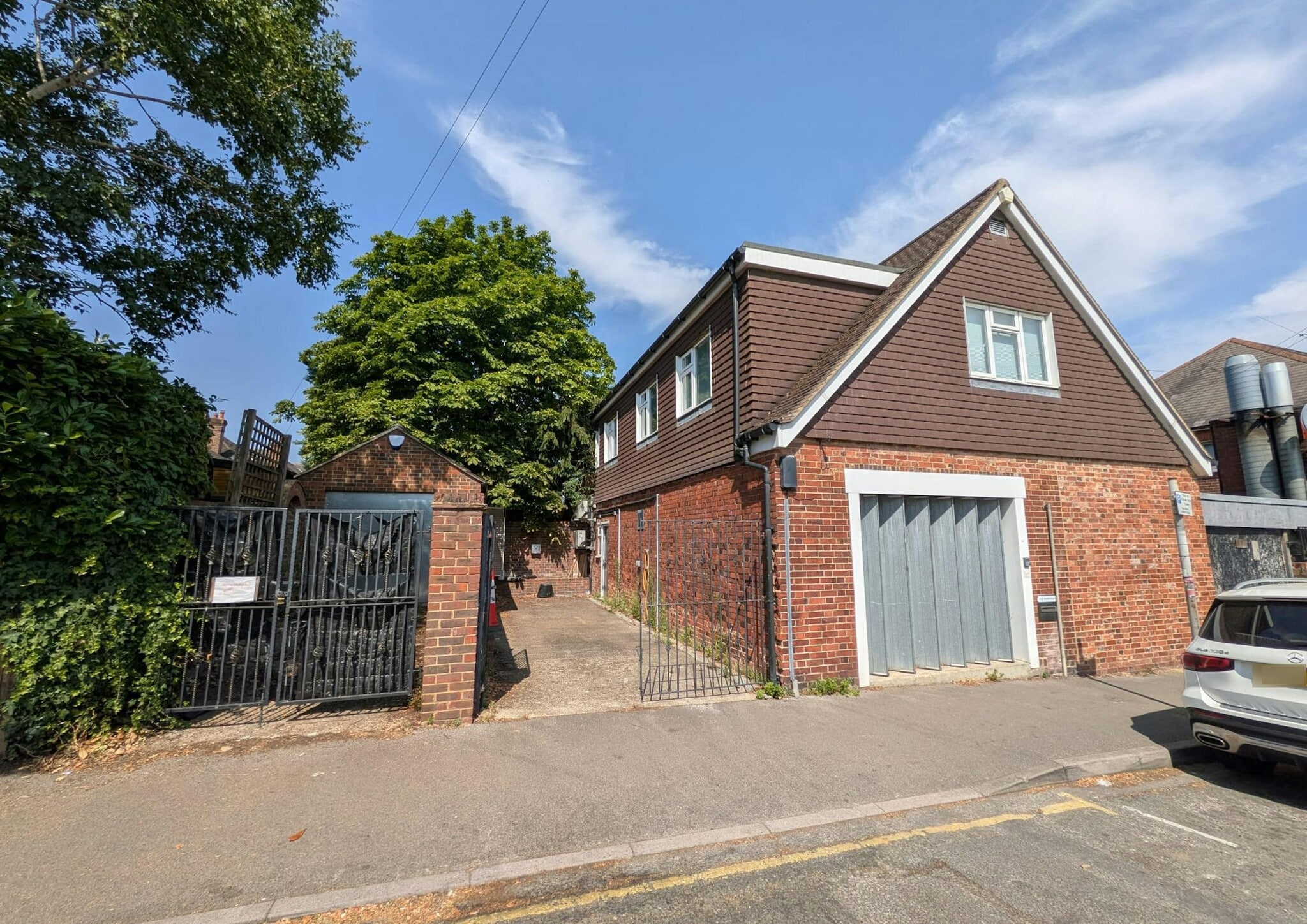 Weston Rd, Guildford to rent Building Photo- Image 1 of 3