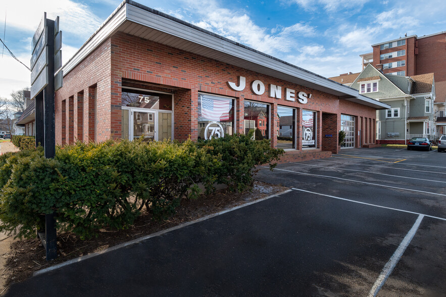 73-77 Connecticut Blvd, East Hartford, CT for sale - Building Photo - Image 1 of 1