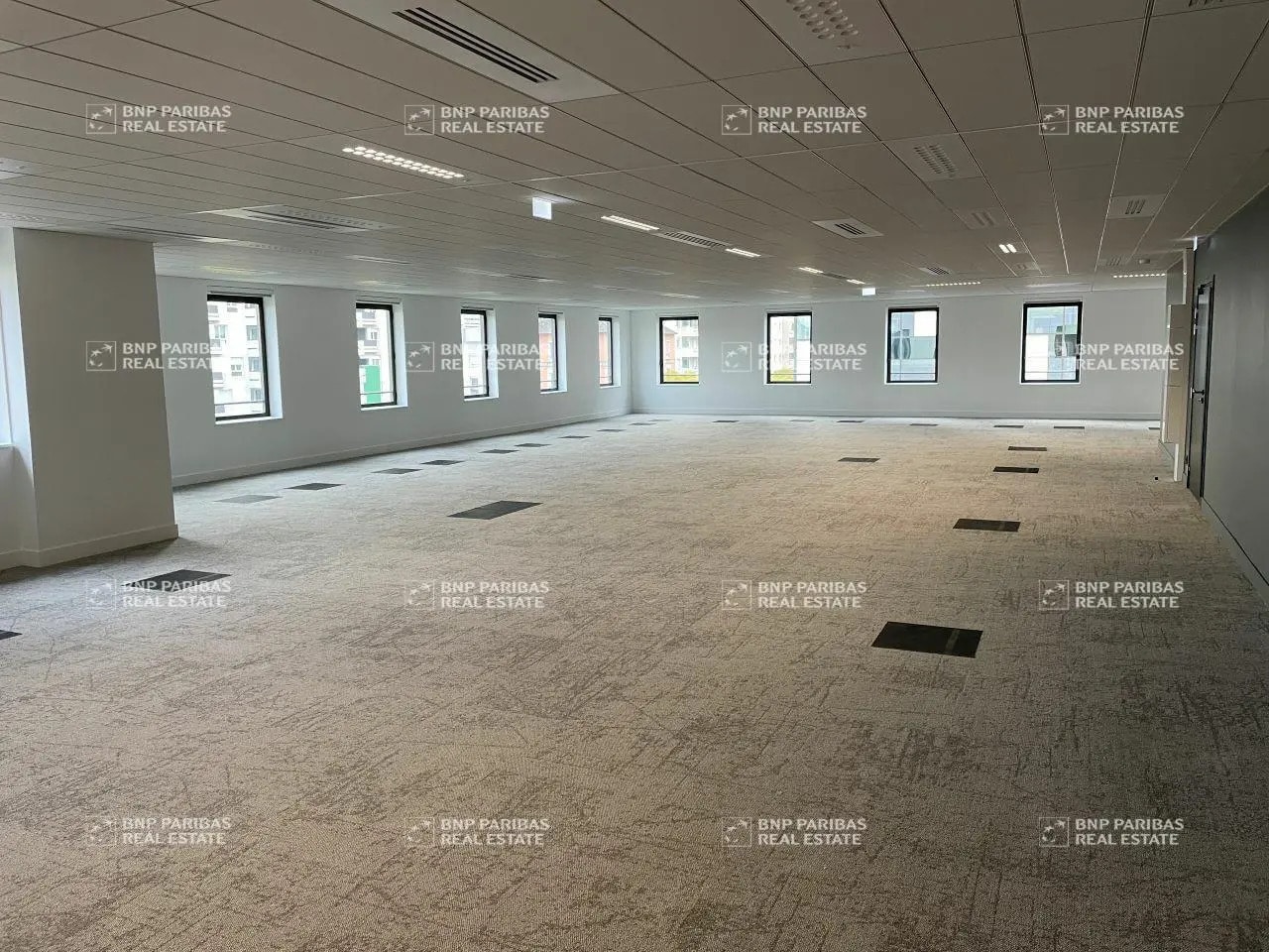 Office in Lyon to rent Building Photo- Image 1 of 27