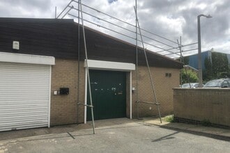 7-15 Craven Way, Newmarket to rent Building Photo- Image 1 of 2