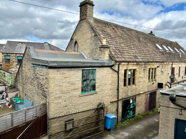 More details for 84 Southgate, Elland - Retail for Sale