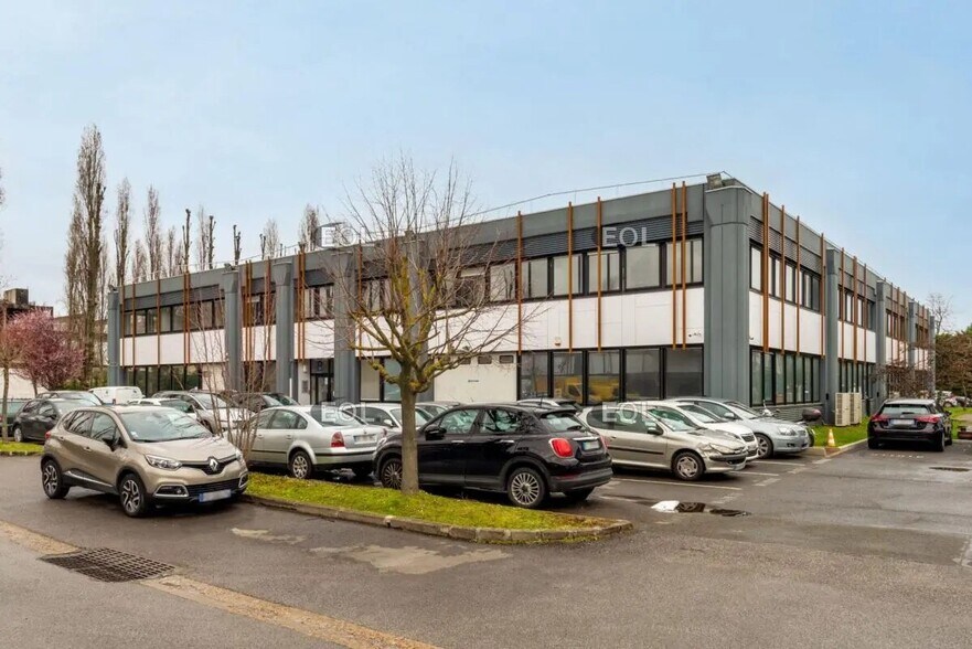 Light Industrial in Gennevilliers to rent - Building Photo - Image 1 of 7