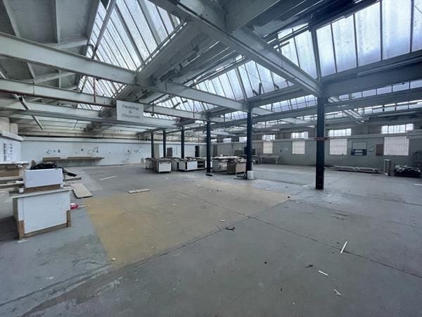 Spring Hall Grv, Halifax to rent Interior Photo- Image 1 of 4