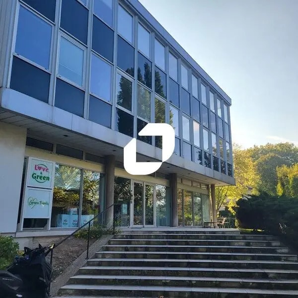 Office in Rueil-Malmaison to rent Building Photo- Image 1 of 7