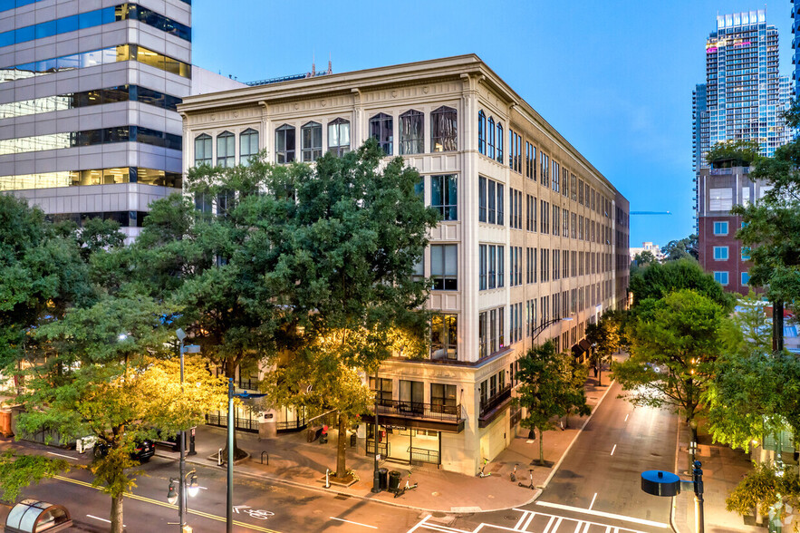 127 N Tryon St, Charlotte, NC for rent - Building Photo - Image 1 of 7