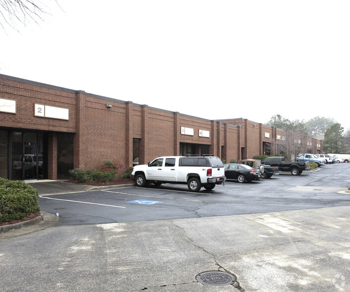 819 Pickens Industrial Dr, Marietta, GA for rent - Building Photo - Image 2 of 4