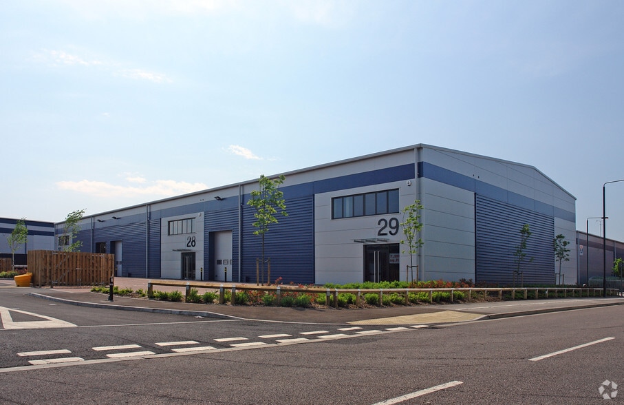 Thomas Rd, Crayford to rent - Building Photo - Image 3 of 4