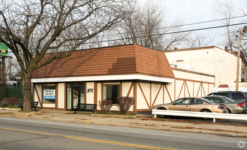 971 E 185th St, Cleveland, OH for sale - Primary Photo - Image 1 of 1